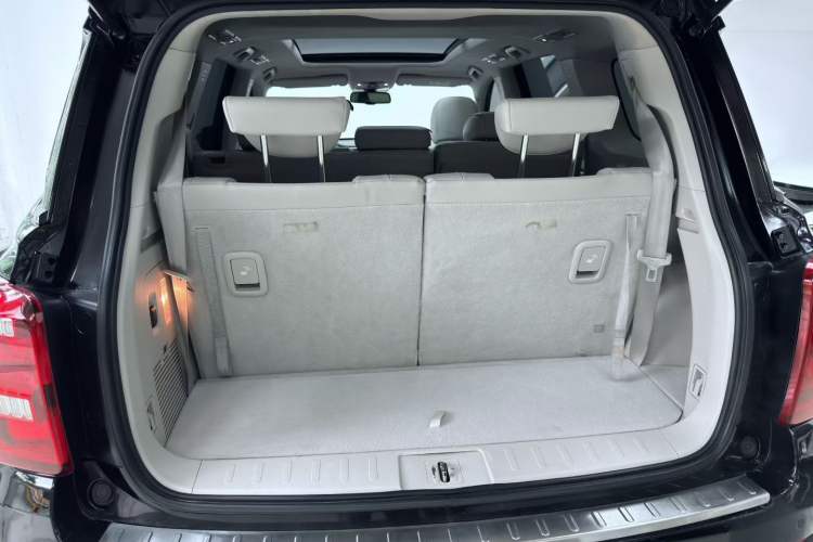 Used GAC Trumpchi GS8 2017 320T Two-Wheel Drive Luxury Smart Connectivity Version (7 Seats) Interior 5