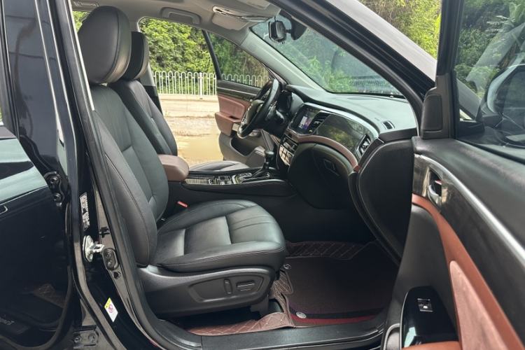 Used GAC Trumpchi GS8 2017 320T Two-Wheel Drive Luxury Smart Connectivity Version (7 Seats) Interior 5