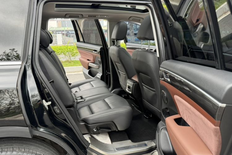 Used GAC Trumpchi GS8 2017 320T Two-Wheel Drive Luxury Smart Connectivity Version (7 Seats) Interior 5