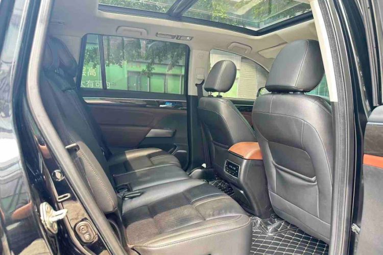 Used GAC Trumpchi GS8 2017 320T Two-Wheel Drive Luxury Smart Connectivity Version (7 Seats) Interior 5