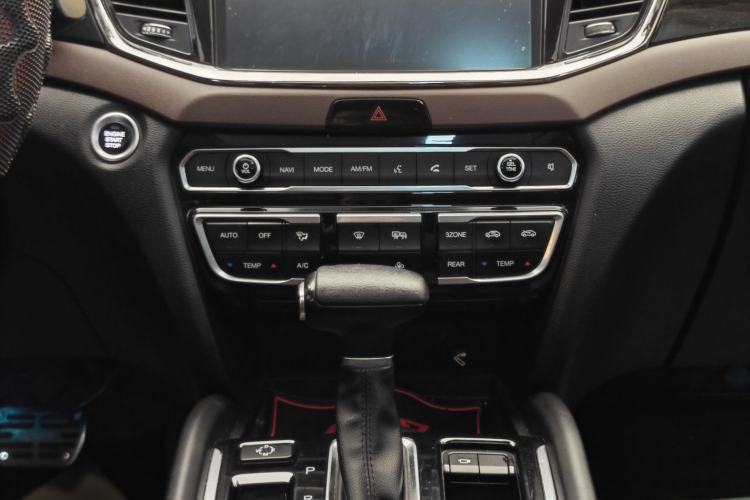 Used GAC Trumpchi GS8 2017 320T Two-Wheel Drive Luxury Smart Connectivity Version (7 Seats) Interior 6