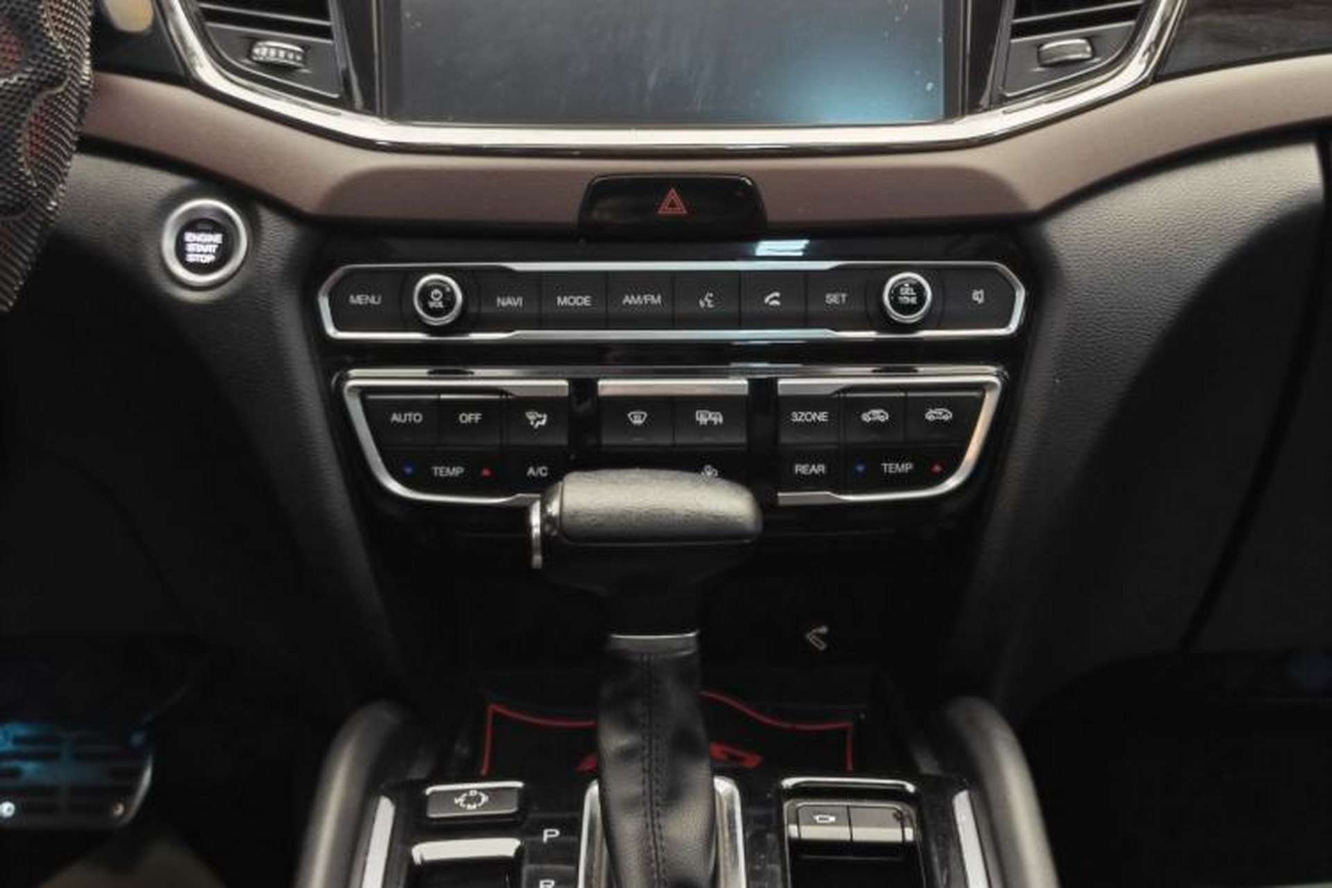 Used GAC Trumpchi GS8 2017 320T Two-Wheel Drive Luxury Smart Connectivity Version (7 Seats) Interior 6