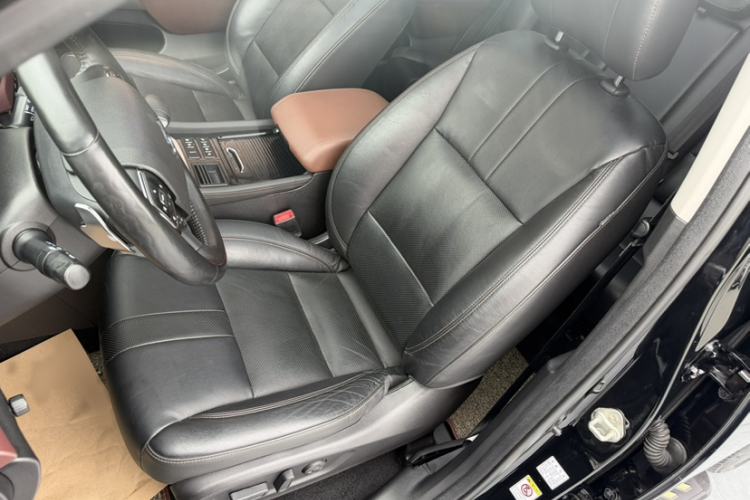 Used GAC Trumpchi GS8 2017 320T Two-Wheel Drive Prestige Version (7 Seats) Interior 7