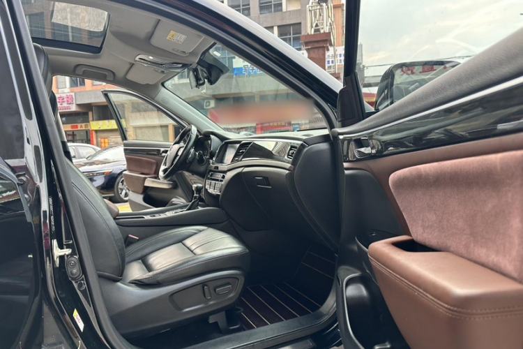 Used GAC Trumpchi GS8 2017 320T Two-Wheel Drive Luxury Smart Connectivity Version (7 Seats) Interior 9