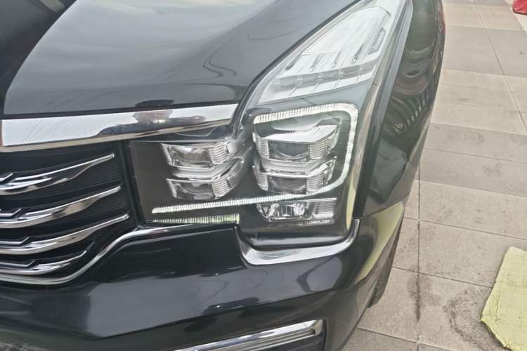 Used GAC Trumpchi GS8 2017 320T Two-Wheel Drive Luxury Smart Connectivity Version (7 Seats) Left Front Headlight