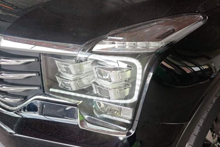 Used GAC Trumpchi GS8 2017 320T Two-Wheel Drive Luxury Smart Connectivity Version (7 Seats) Left Front Headlight