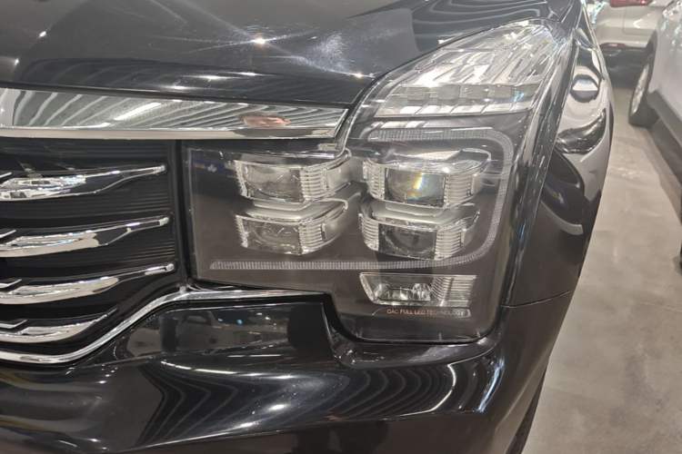 Used GAC Trumpchi GS8 2017 320T Two-Wheel Drive Luxury Smart Connectivity Version (7 Seats) Left Front Headlight