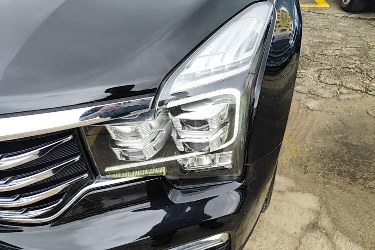 Used GAC Trumpchi GS8 2017 320T Two-Wheel Drive Luxury Smart Connectivity Version (7 Seats) Left Front Headlight