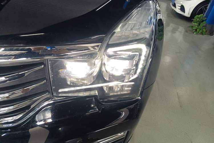Used GAC Trumpchi GS8 2017 320T Two-Wheel Drive Luxury Smart Connectivity Version (7 Seats) Left Front Headlight