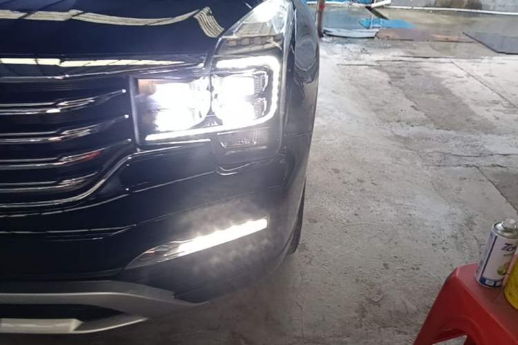 Used GAC Trumpchi GS8 2017 320T Two-Wheel Drive Luxury Smart Connectivity Version (7 Seats) Left Front Headlight