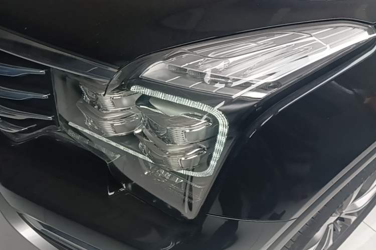 Used GAC Trumpchi GS8 2017 320T Two-Wheel Drive Luxury Smart Connectivity Version (7 Seats) Left Front Headlight