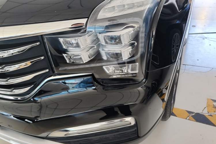 Used GAC Trumpchi GS8 2017 320T Two-Wheel Drive Luxury Smart Connectivity Version (7 Seats) Left Front Headlight