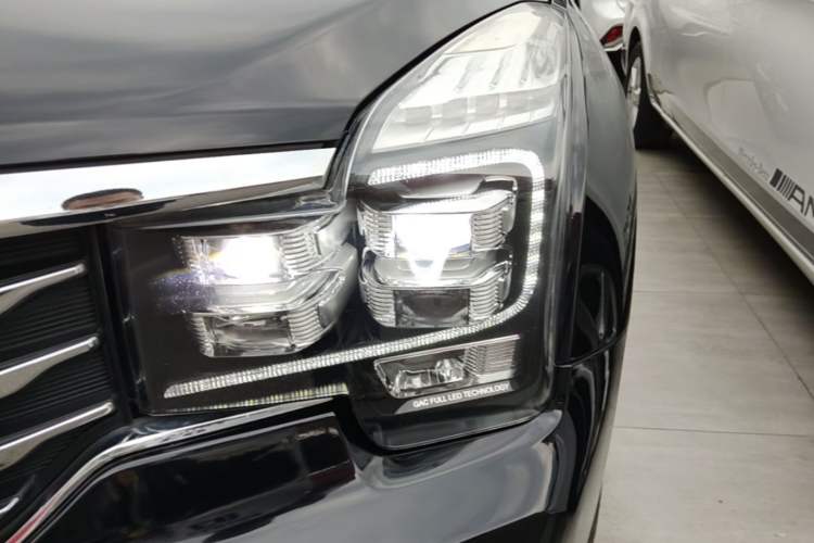 Used GAC Trumpchi GS8 2017 320T Four-Wheel Drive Luxury Smart Connectivity Version (7 Seats) Left Front Headlight
