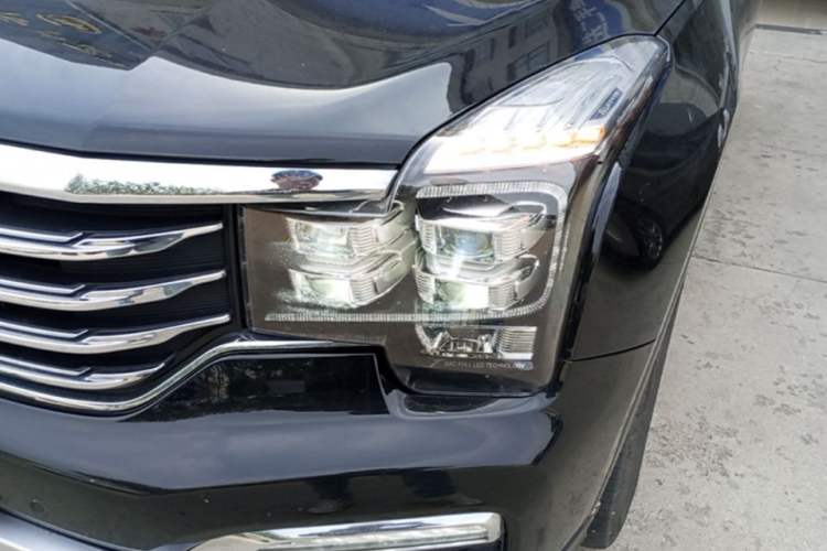 Used GAC Trumpchi GS8 2017 320T Two-Wheel Drive Luxury Smart Connectivity Version (7 Seats) Left Front Headlight