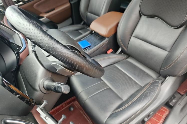 Used GAC Trumpchi GS8 2017 320T Two-Wheel Drive Luxury Smart Connectivity Version (7 Seats) Left Front Seat