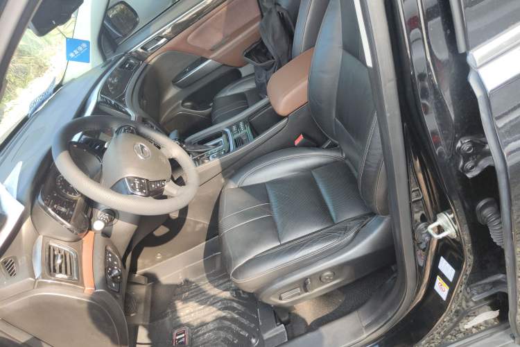Used GAC Trumpchi GS8 2017 320T Two-Wheel Drive Luxury Smart Connectivity Version (7 Seats) Left Front Seat
