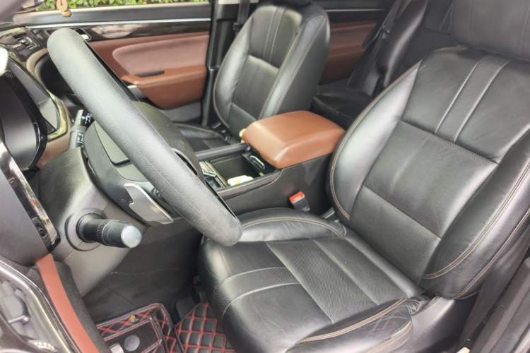Used GAC Trumpchi GS8 2017 320T Two-Wheel Drive Luxury Smart Connectivity Version (7 Seats) Left Front Seat