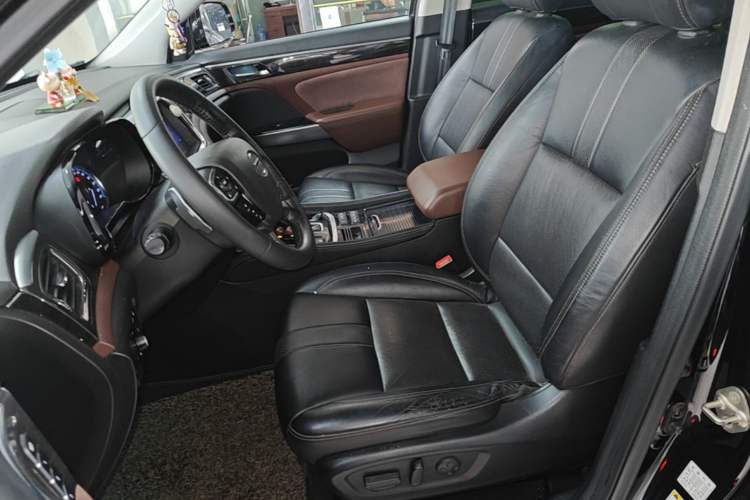 Used GAC Trumpchi GS8 2017 320T Two-Wheel Drive Luxury Smart Connectivity Version (7 Seats) Left Front Seat