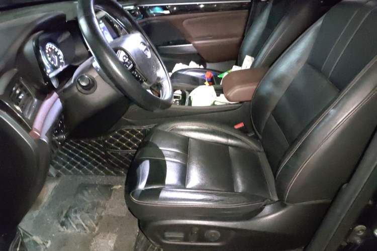 Used GAC Trumpchi GS8 2017 320T Two-Wheel Drive Luxury Smart Connectivity Version (7 Seats) Left Front Seat