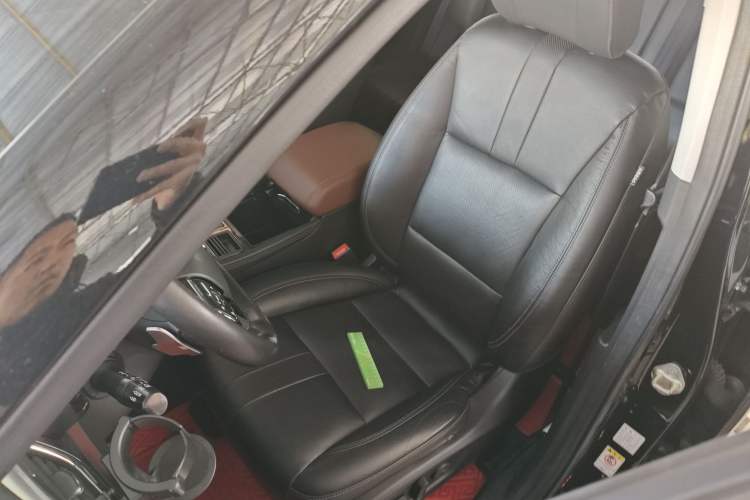 Used GAC Trumpchi GS8 2017 320T Two-Wheel Drive Luxury Smart Connectivity Version (7 Seats) Left Front Seat