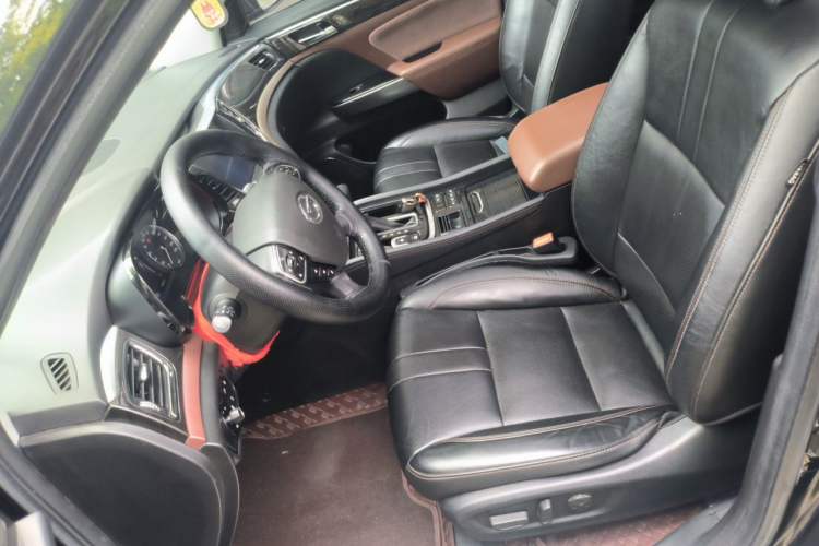 Used GAC Trumpchi GS8 2017 320T Two-Wheel Drive Luxury Smart Connectivity Version (7 Seats) Left Front Seat
