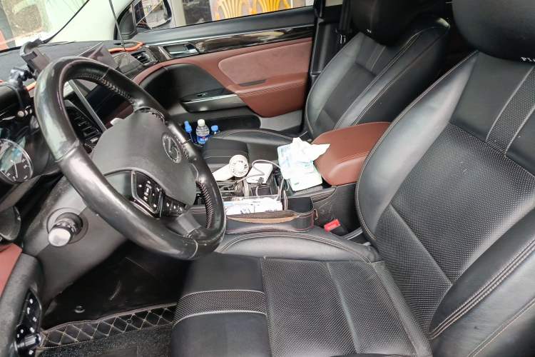Used GAC Trumpchi GS8 2017 320T Two-Wheel Drive Luxury Smart Connectivity Version (7 Seats) Left Front Seat
