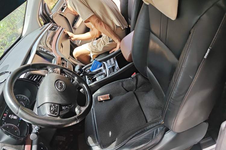 Used GAC Trumpchi GS8 2017 320T Two-Wheel Drive Luxury Smart Connectivity Version (7 Seats) Left Front Seat