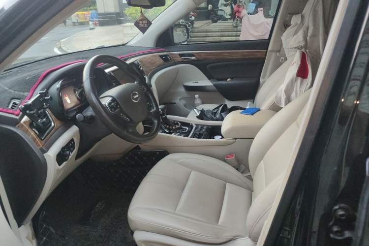 Used GAC Trumpchi GS8 2017 320T Two-Wheel Drive Luxury Smart Connectivity Version (7 Seats) Left Front Seat