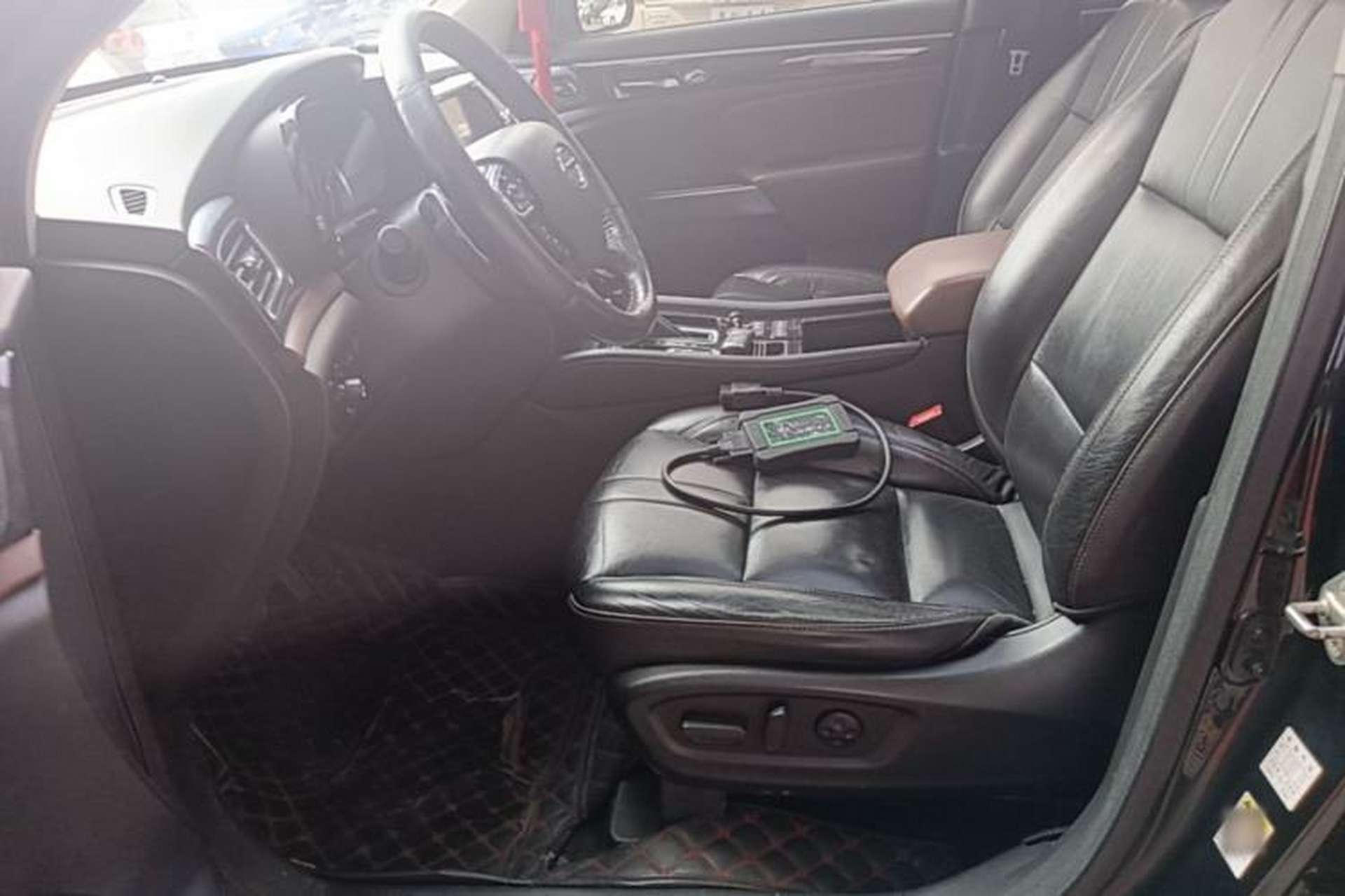 Used GAC Trumpchi GS8 2017 320T Two-Wheel Drive Luxury Smart Connectivity Version (7 Seats) Left Front Seat