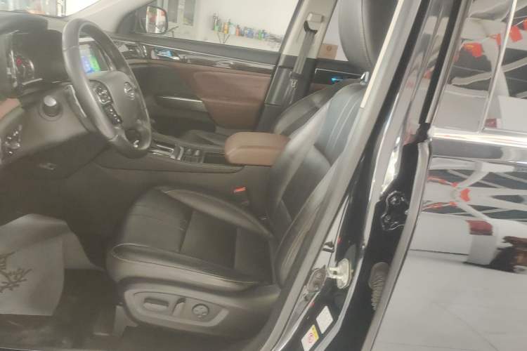 Used GAC Trumpchi GS8 2017 320T Two-Wheel Drive Luxury Smart Connectivity Version (7 Seats) Left Front Seat