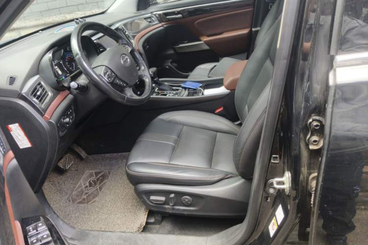 Used GAC Trumpchi GS8 2017 320T Two-Wheel Drive Luxury Smart Connectivity Version (7 Seats) Left Front Seat