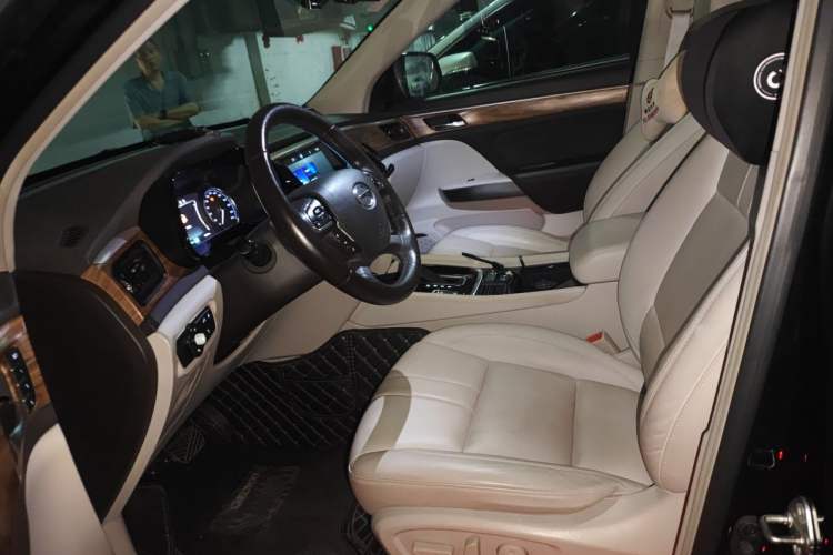 Used GAC Trumpchi GS8 2017 320T Two-Wheel Drive Luxury Smart Connectivity Version (7 Seats) Left Front Seat