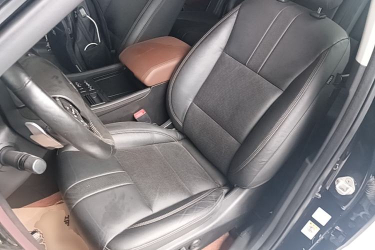 Used GAC Trumpchi GS8 2017 320T Two-Wheel Drive Luxury Smart Connectivity Version (7 Seats) Left Front Seat