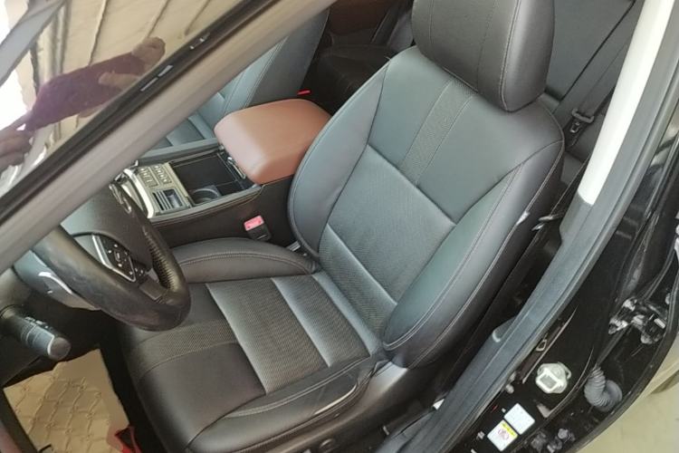Used GAC Trumpchi GS8 2017 320T Two-Wheel Drive Luxury Smart Connectivity Version (7 Seats) Left Front Seat