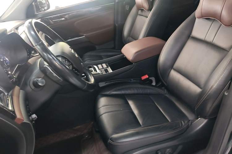 Used GAC Trumpchi GS8 2017 320T Two-Wheel Drive Luxury Smart Connectivity Version (7 Seats) Left Front Seat