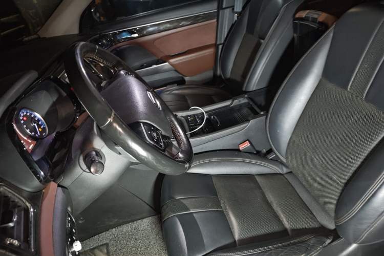 Used GAC Trumpchi GS8 2017 320T Two-Wheel Drive Luxury Smart Connectivity Version (7 Seats) Left Front Seat