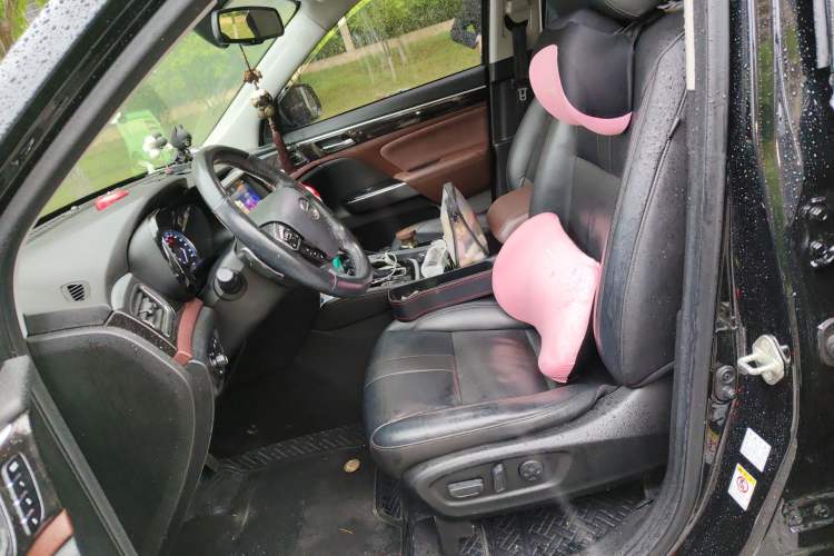 Used GAC Trumpchi GS8 2017 320T Two-Wheel Drive Luxury Smart Connectivity Version (7 Seats) Left Front Seat