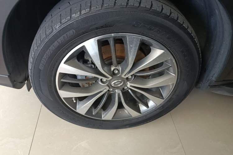 Used GAC Trumpchi GS8 2017 320T Two-Wheel Drive Luxury Smart Connectivity Version (7 Seats) Left Front Wheel Hub