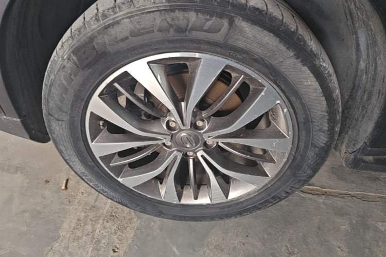 Used GAC Trumpchi GS8 2017 320T Four-Wheel Drive Luxury Smart Connectivity Version (7 Seats) Left Front Wheel Hub