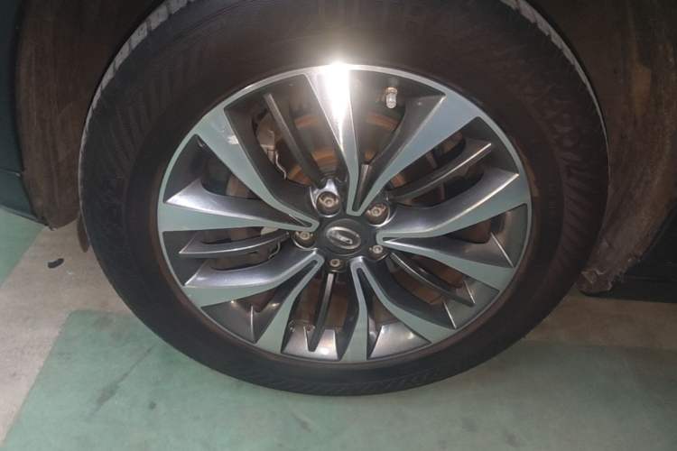 Used GAC Trumpchi GS8 2017 320T Two-Wheel Drive Luxury Smart Connectivity Version (7 Seats) Left Front Wheel Hub