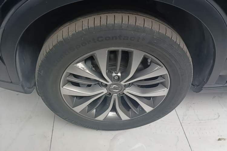 Used GAC Trumpchi GS8 2017 320T Two-Wheel Drive Luxury Smart Connectivity Version (7 Seats) Left Front Wheel Hub