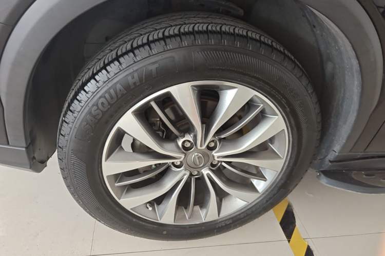 Used GAC Trumpchi GS8 2017 320T Two-Wheel Drive Luxury Smart Connectivity Version (7 Seats) Left Front Wheel Hub