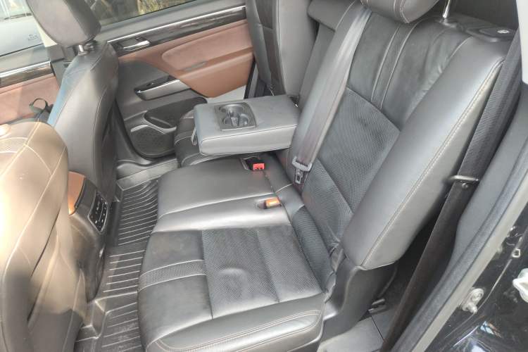 Used GAC Trumpchi GS8 2017 320T Two-Wheel Drive Luxury Smart Connectivity Version (7 Seats) Left Rear Seat
