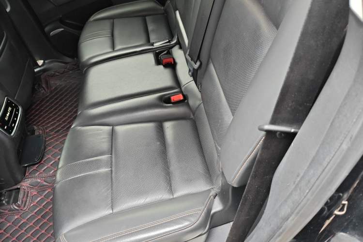 Used GAC Trumpchi GS8 2017 320T Two-Wheel Drive Luxury Smart Connectivity Version (7 Seats) Left Rear Seat