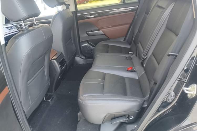 Used GAC Trumpchi GS8 2017 320T Two-Wheel Drive Luxury Smart Connectivity Version (7 Seats) Left Rear Seat