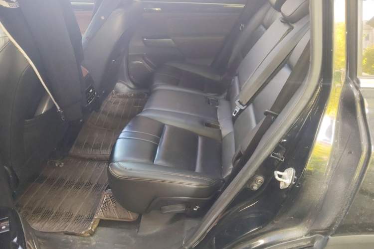 Used GAC Trumpchi GS8 2017 320T Two-Wheel Drive Luxury Smart Connectivity Version (7 Seats) Left Rear Seat