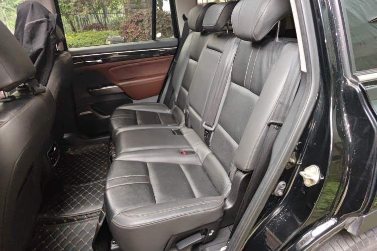 Used GAC Trumpchi GS8 2017 320T Two-Wheel Drive Luxury Smart Connectivity Version (7 Seats) Left Rear Seat