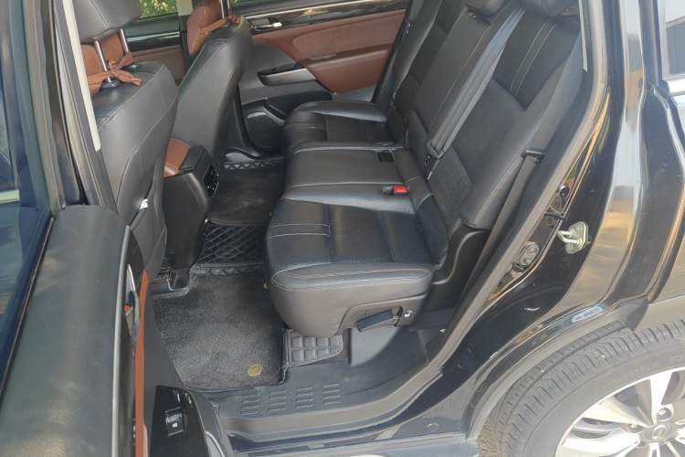 Used GAC Trumpchi GS8 2017 320T Two-Wheel Drive Luxury Smart Connectivity Version (7 Seats) Left Rear Seat