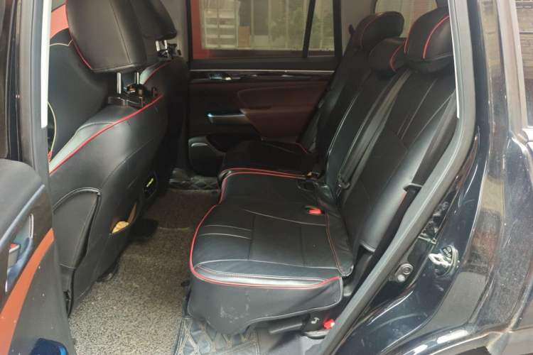 Used GAC Trumpchi GS8 2017 320T Two-Wheel Drive Luxury Smart Connectivity Version (7 Seats) Left Rear Seat