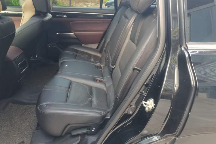 Used GAC Trumpchi GS8 2017 320T Two-Wheel Drive Luxury Smart Connectivity Version (7 Seats) Left Rear Seat